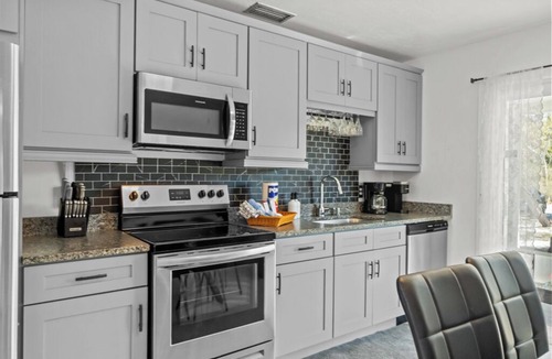 Sanibel Cottage | Beautiful 1 bedroom cottage close to the beach w/4 night min.! PET FRIENDLY