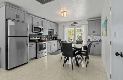 Sanibel Cottage | Beautiful 1 bedroom cottage close to the beach w/4 night min.! PET FRIENDLY