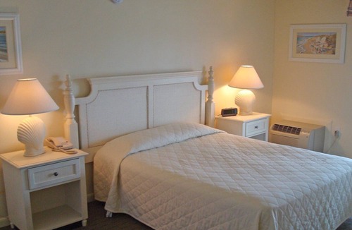Southend Apartment | Beautiful 1 bedroom unit at resort, sleeps 4