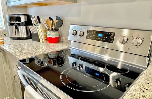 Frederick Condo | Beautiful 1900s Built 2BR Downtown Loft - 9 Min Walk To Carroll Creek - Pets OK