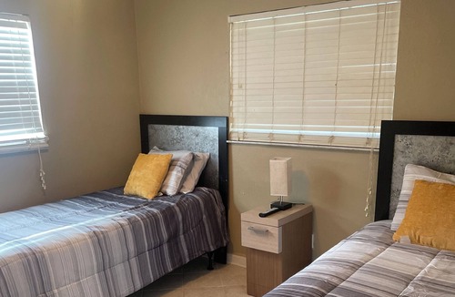 Tallahassee House | Beautiful 2 /1 apartment near the Tallahassee airport , with private parking