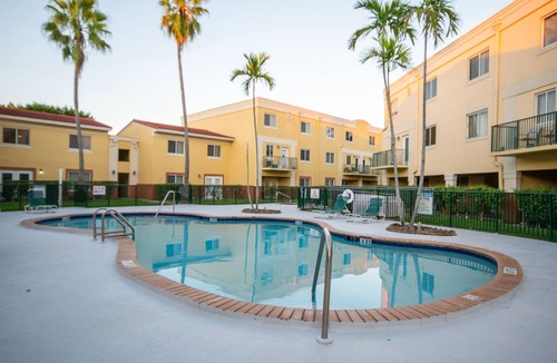 The Crossings Apartment | Beautiful 2/2.5 Condo w/Free Parking Fast WIFI