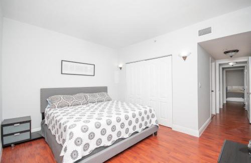 The Crossings Apartment | Beautiful 2/2.5 Condo w/Free Parking Fast WIFI