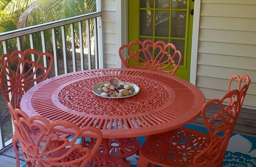 Mid Island House | Beautiful 2 bdr/2 bath townhome; dog friendly; 5 minute walk to the beach