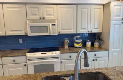 Melbourne Beach House | Beautiful 2 bedroom townhouse 30 second walk from the beach.