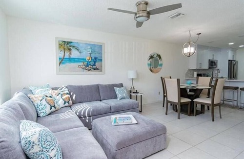 Marco Island House | Beautiful 2 bedroom Condo! Owners require a 3 month rental Jan- March.