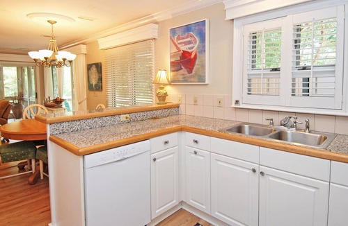 Seabrook Island House | Beautiful 2 BR Villa! Neighborhood Pool! Amenity Cards Included! Close to Beach!