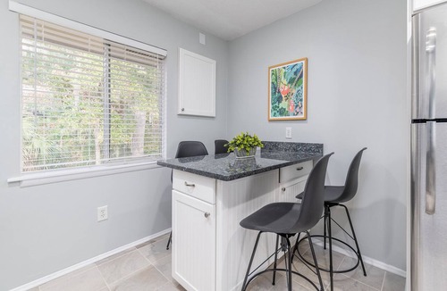 Hilton Head Island Condo | Beautiful 2 bed condo, steps from beach and Heated pool-all beach gear included