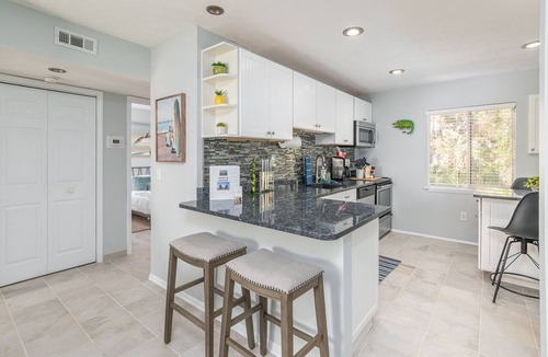 Hilton Head Island Condo | Beautiful 2 bed condo, steps from beach and Heated pool-all beach gear included