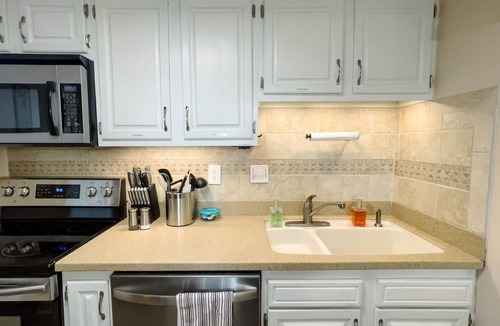 Downtown Myrtle Beach Condo | Beautiful 2bd/2ba Condo w/Full Kitchen Close To Everything in Myrtle Beach!