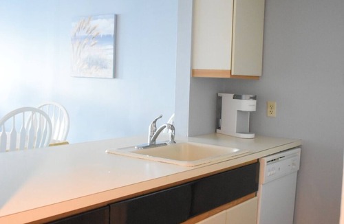 Southend Condo | Beautiful 2BR/2BA Condo Steps from the Beach