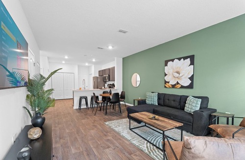 Baymeadows House | Beautiful 2BR Townhome Close to beach/Mayo Clinic