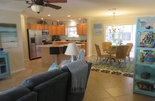 Woodbury House | Beautiful 3/2 designer home, pet friendly, free WiFi, golf cart, hot tub