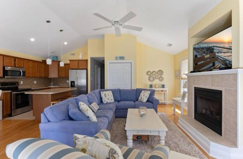Wildwood Condo | Beautiful, 3 bed, 2 bath, Cozy Condo just minutes from Boardwalk & Beach Access!