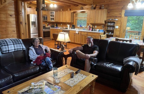 Vein Mountain Cabin | Beautiful 3 bedroom 3 bath log cabin 40 minutes from Asheville.