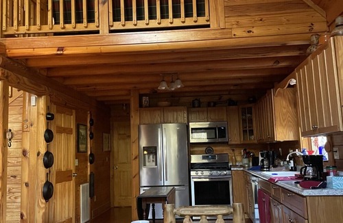 Vein Mountain Cabin | Beautiful 3 bedroom 3 bath log cabin 40 minutes from Asheville.