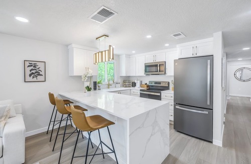 Alta Vista House | Beautiful 3-bedroom house with heated pool and e-bikes near Siesta Key beach