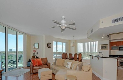 Kingston Condo | Beautiful 3 Br. Condo (318460) by Houzlet