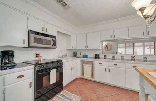 Port Canaveral House | Beautiful 3-Unit Beach Compound. 3 minutes to the beach!nn