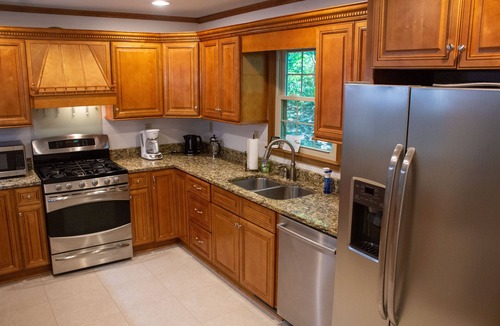 Cliff Ridge Colony House | Beautiful 3BR, 3 bath 2 Pools, Lake, close to Cesars Head and Dupont