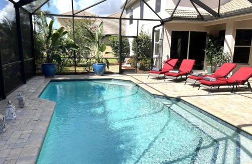 Braden River House | Beautiful 4 Bedroom and 4 Bathroom with Heated Salt Water Pool in Gated Community Close to Some of the Best Beaches in the USA