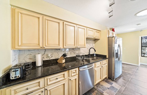 Rockledge House | Beautiful 4-Bedroom Bungalow with Modern amenities