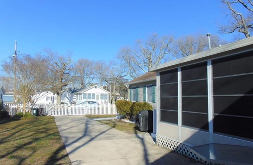 Villas House | Beautiful 4 bedroom cottage, pet friendly, close to Bay, with inground pool