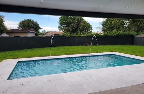 Miami Gardens House | Beautiful 5 bedroom Modern Home with a Pool