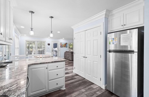 Surfside Beach House | BEAUTIFUL 5 BEDROOM/3 BATHROOM IN AWARDING WINNING OCEAN LAKES !