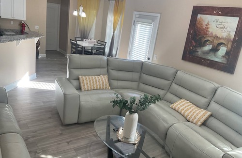 Rex House | Beautiful 6 bedroom in Rex Ga USA