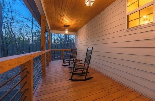 Ellijay Ski Chalet | Beautiful and Peaceful Modern Chalet in River Resort w Hot Tub