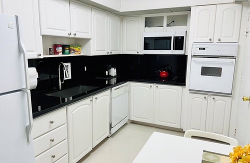 Hollywood South Central Beach Condo | Beautiful apartment with ocean view on Hollywood Beach