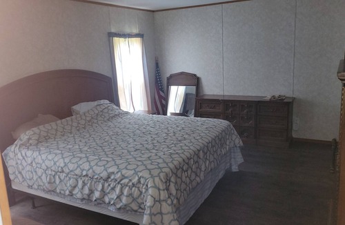 Astor House | Beautiful Astor Forest. Boaters paradise. Smoke free Pet friendly