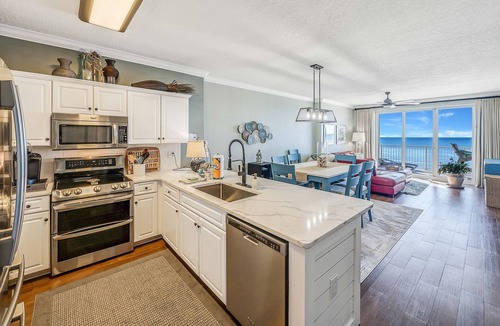 Long Beach Condo | Beautiful beach front condo! 5th floor, end unit! Huge oversized balcony!