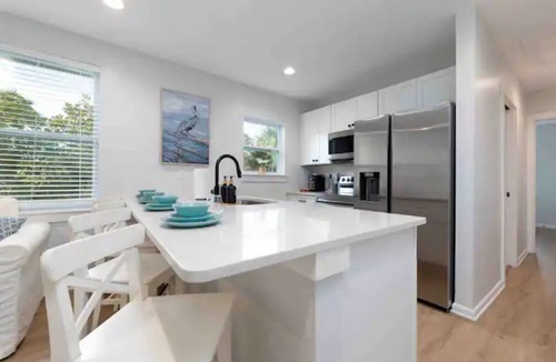 Neptune Beach Apartment | Beautiful beach condo: walk to the ocean!