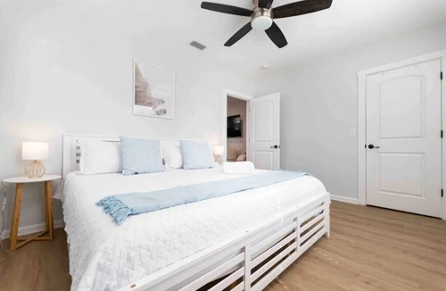 Neptune Beach Apartment | Beautiful beach condo: walk to the ocean!