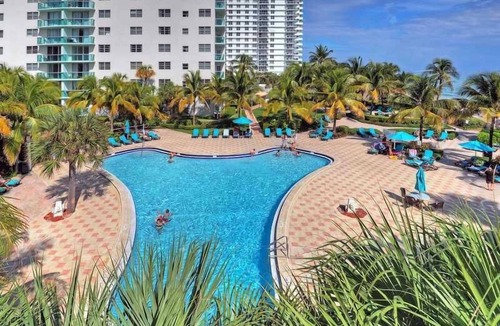 Hollywood Apartment | Beautiful Beachfront Apartment! Near major shopping centers, rest & casinos