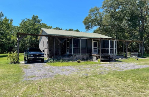 Orangeburg County House | Beautiful brick home w/large porch and 3 bedrooms