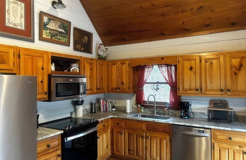 Ellijay Cabin | Beautiful cabin on the Cartecay River.