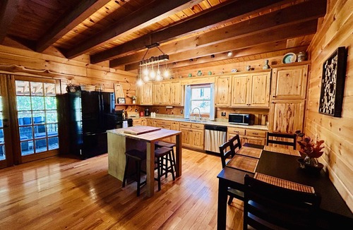 Ellijay Cabin | Beautiful cabin with outdoor spaces near Carters Lake - Fire Pit, Hot Tub, Games