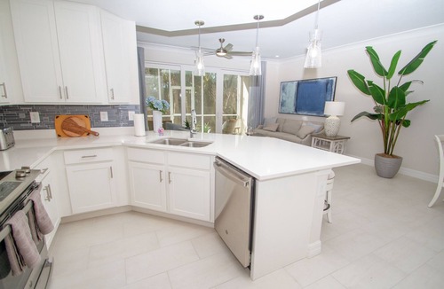 Naples Condo | Beautiful Coach Home Minutes from Marco Is.