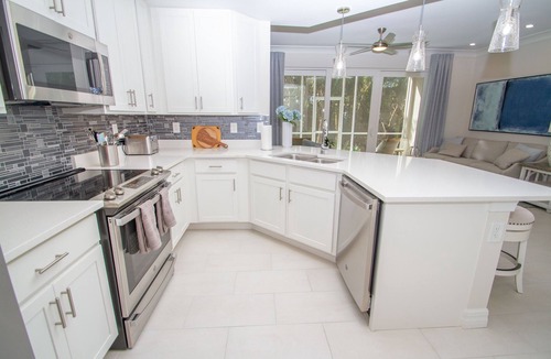 Naples Condo | Beautiful Coach Home Minutes from Marco Is.