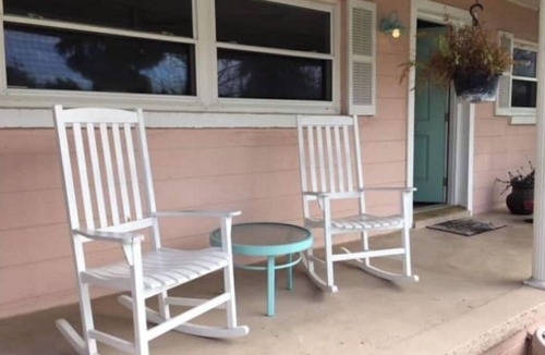 Neptune Beach House | Beautiful Coastal Beach Home - 2 min walk to Beach- 4 bedroom 3 bath 2 masters!n