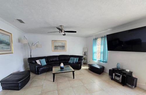 Lake Magdalene Apartment | Beautiful Condo Close to Busch Gardens