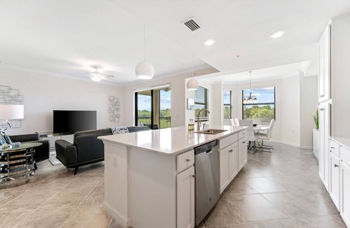 Lakewood Ranch Condo | Beautiful Condo at Lakewood National Golf. Fantastic lake and golf course views.