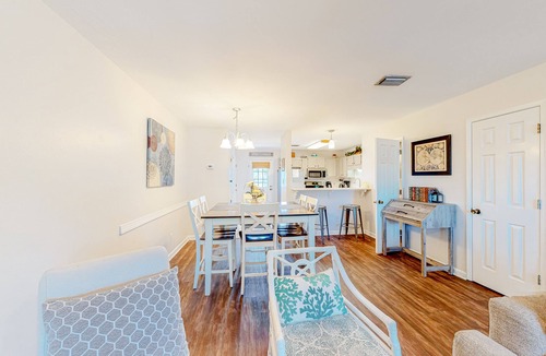 Miramar Beach Condo | Beautiful condo with WiFi, outdoor pool & easy beach access - snowbirds OK