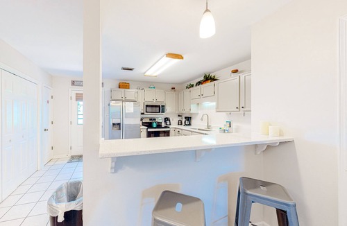 Miramar Beach Condo | Beautiful condo with WiFi, outdoor pool & easy beach access - snowbirds OK