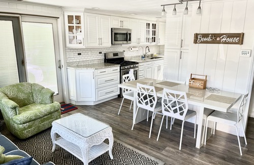 Dover Beaches North House | Beautiful cottage one block from the beach!