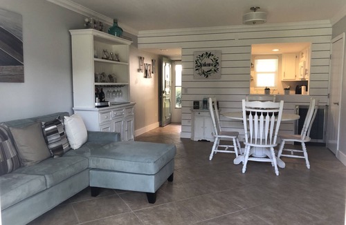 Marco Island Condo | Beautiful Cottage Beach Condo