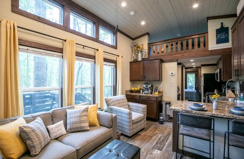 Tracy City Cabin | Beautiful Cottage with Nice Forest Sights in Tracy City, Tennessee